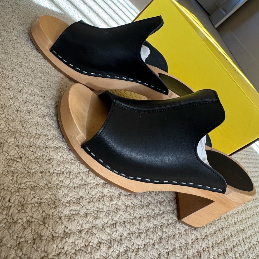 Swedish Hasbeens- black clog